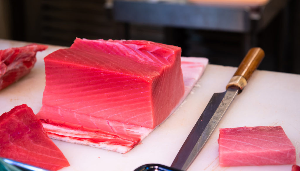 How does CO injection machine affect tuna color
